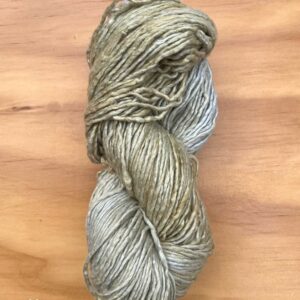 Hilado de seda color musgo