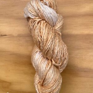 Hilado de seda color damasco